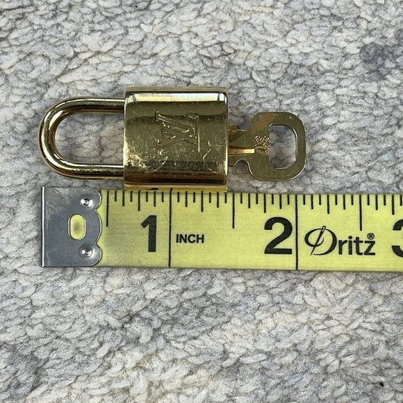 Louis Vuitton Lock and Key Gold Tone Hardware 317 - Picture 8 of 10